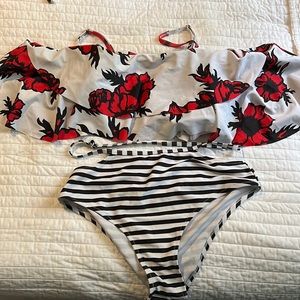 Large off the shoulder bikini from Amazon. Never worn.